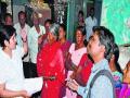 दारूबंदीसाठी महिलांचा पुढाकार - Marathi News | Women's Advancement for Poverty Alleviation | Latest akola News at Lokmat.com