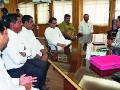 ठाकरेंचा आयुक्तांना ‘फ्री हॅण्ड’ - Marathi News | 'Freehand' to Thakarna's Commissioner | Latest nashik News at Lokmat.com