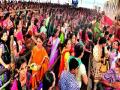 सिद्धिविनायक मंदिरात भाविकांची गर्दी.. - Marathi News | A crowd of devotees in the temple of Siddivinayak .. | Latest mumbai News at Lokmat.com