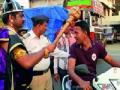 वाहतूक पोलिसांची उपक्रमांमधून जनजागृती - Marathi News | Public awareness among the traffic police activities | Latest vasai-virar News at Lokmat.com