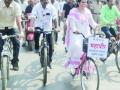 पर्यावरणासाठी महापौरांची सायकल स्वारी - Marathi News | Mayor's bicycle ride for the environment | Latest navi-mumbai News at Lokmat.com
