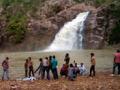 हाजराफॉलच्या पर्यटकांची संख्या वाढली - Marathi News | The number of Hazarafoll tourists increased | Latest gondia News at Lokmat.com