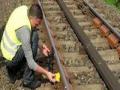 रेल्वे मार्गांवर काम करणा-यांना मिळणार धोक्याची सूचना - Marathi News | Danger notice to those who work on railway lines | Latest akola News at Lokmat.com
