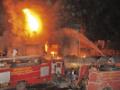 १७ तास फायरफायटिंग - Marathi News | 17 hours firefighting | Latest amravati News at Lokmat.com