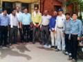 महावितरणचे कर्मचारी काळ्या फिती लावून कामावर - Marathi News | The employees of the MSEDCL have a black ribbon and they work on black ribbons | Latest gondia News at Lokmat.com