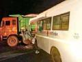 ट्रकची रुग्णवाहिकेला धडक - Marathi News | The truck hit the ambulance | Latest nagpur News at Lokmat.com