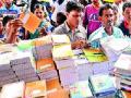 शालेय साहित्यासाठी गजबजली बाजारपेठ - Marathi News | Gajabjali Market for School Literature | Latest pune News at Lokmat.com