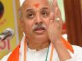 पाकिस्तानचे झेंडे फडकावणा-यांना गोळ्या घाला - तोगडिया - Marathi News | Shoots Pakistan's flag flogging - Togadia | Latest national News at Lokmat.com