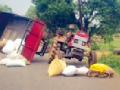 चाक निखळल्याने ट्रॅक्टर ट्रॉली उलटली : - Marathi News | Tractor trolley collapses due to wheels | Latest gadchiroli News at Lokmat.com