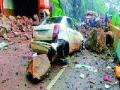 दरड कोसळल्याने वाहतूक ठप्प - Marathi News | Traffic jam due to collapsing | Latest maharashtra News at Lokmat.com