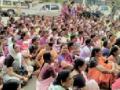 अंगणवाडी कर्मचाऱ्यांचा कचेरीवर मोर्चा - Marathi News | On the ground floor of Anganwadi workers' funeral procession | Latest yavatmal News at Lokmat.com