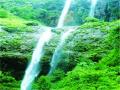 मोरझोत धबधबा पर्यटकांचे आकर्षण - Marathi News | Morozhot Waterfall Tourist Attractions | Latest raigad News at Lokmat.com