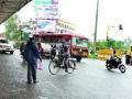 स्वामी नारायण चौकात वाहतुकीची कोंडी कायम - Marathi News | Swamy Narayana Chowk maintains a traffic jam | Latest nashik News at Lokmat.com