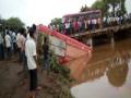 पुसदजवळ बस नदीत कोसळली,२० प्रवासी जखमी - Marathi News | Bus collapses near Bus river, 20 passengers injured | Latest maharashtra News at Lokmat.com
