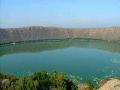 लोणार सरोवराचे संवर्धन करण्यात शासनाला अपयश - Marathi News | Failure to Government to consolidate Lonar lake | Latest akola News at Lokmat.com