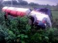 टँकर उलटला : - Marathi News | Tanker overturned: | Latest bhandara News at Lokmat.com