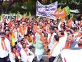गोंधळी खासदारांविरोधात भाजपाची निदर्शने - Marathi News | BJP's demonstrations against the Gondhali MPs | Latest nashik News at Lokmat.com