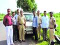 चंदनाची तस्करी करणा-या वाहनास पकडले - Marathi News | The vehicle carrying smugglers caught the vehicle | Latest akola News at Lokmat.com