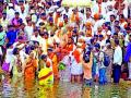 हजारो वनवासींचे तीर्थस्नान - Marathi News | Thousands of pilgrims | Latest nashik News at Lokmat.com