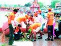 कल्की सेवा समितीतर्फे गोदाघाटाची स्वच्छता - Marathi News | Cleanliness of Godaghat by the Kalki Service Committee | Latest nashik News at Lokmat.com