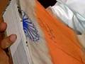 'स्वाक्षरी' केलेला तिरंगा भेट दिल्याने मोदींच्या दौ-यात नवा वाद - Marathi News | A new controversy in the visit of Modi by signing 'signature' | Latest national News at Lokmat.com