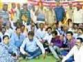 एसटी कामगारांचे जिल्हाभर धरणे - Marathi News | District collector of ST workers | Latest yavatmal News at Lokmat.com