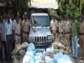 पातुर्डा फाट्यावर तीन लाखांचा गुटखा जप्त - Marathi News | Three lakh gutka seized on Paturda fate | Latest buldhana News at Lokmat.com