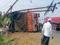 ट्रक धडकल्याने अर्धे यवतमाळ अंधारात - Marathi News | Half of Yavatmal in the darkness of the truck collapsed | Latest yavatmal News at Lokmat.com