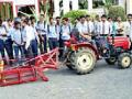विद्यार्थ्यांनी बनविले ‘ट्रॅक्टर आॅपरेटेड स्टोन कलेक्टर’ - Marathi News | Student created 'Tractor Operated Stone Collector' | Latest amravati News at Lokmat.com