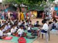 विद्यार्थ्यांनी भरवली झाडाखाली शाळा - Marathi News | School under the tree filled with students | Latest bhandara News at Lokmat.com