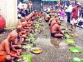 गोदाघाटावर विधीसाठी झुंबड - Marathi News | The shrine for rituals on Godaghat | Latest nashik News at Lokmat.com
