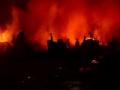 दिल्लीतील मंगोलपूरीत भीषण आग लागून ४०० झोपड्या खाक - Marathi News | 400 huts of fire in Mangolpura in Delhi | Latest national News at Lokmat.com