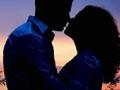 ऑफिसमध्ये पत्नीला किस केल्याने गमावली नोकरी - Marathi News | The job lost to the wife in the office | Latest international News at Lokmat.com