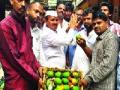 एक हापूस आंबा ९८ रुपयांना - Marathi News | A hawk mango of 98 rupees | Latest navi-mumbai News at Lokmat.com