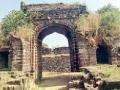 लाखोंच्या खर्चानंतरही वैरागड किल्ला ‘जैसे थे’ - Marathi News | Vairagad fort was 'like' after the cost of millions | Latest gadchiroli News at Lokmat.com