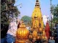 आखूड कपड्यातल्या विदेशी महिलांना काशी विश्वनाथ मंदीरात साडी अनिवार्य - Marathi News | Sadi mandatory for foreign women from short clothes in Kashi Vishwanath temple | Latest national News at Lokmat.com