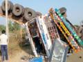 चार अपघातात तिघे ठार, १० जखमी - Marathi News | Four killed, 10 injured in road accidents | Latest vardha News at Lokmat.com