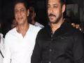 बिग बॉसच्या सेटवर सलमानसोबत दिसणार शाहरुख खान - Marathi News | Shahrukh Khan will be seen with Salman on Bigg Boss set | Latest filmy News at Lokmat.com