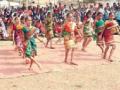पारंपरिक आदिवासी नृत्य : - Marathi News | Traditional tribal dance: | Latest gadchiroli News at Lokmat.com