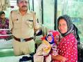 आई-बाळासाठी पोलीस बनले जीवनदूत! - Marathi News | Police became parents for mother and child! | Latest maharashtra News at Lokmat.com