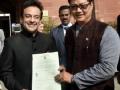 अदनान सामीला VIP वागणूक, आमचं काय? पाकमधून २० वर्षांपूर्वी आलेल्या स्थलांतरीतांची व्यथा - Marathi News | Adnan Sami Violated Violence, What We Do? Soreness of migrating 20 years back from Pakistan | Latest international News at Lokmat.com