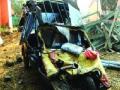 माणगावजवळ मिनीडोरला ट्रकची धडक; एक ठार - Marathi News | Truck collide near Mangaon; One killed | Latest navi-mumbai News at Lokmat.com