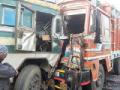 दोन ट्रकची आपसांत भिडंत - Marathi News | Two trucks clash with each other | Latest gondia News at Lokmat.com