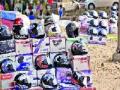 बनावट हेल्मेट विक्रेत्यांना रोखणार कोण? - Marathi News | Who will prevent counterfeit helmets? | Latest pune News at Lokmat.com