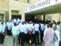 आप्तांचा रुग्णालयाला घेराव - Marathi News | The hospital's surroundings | Latest thane News at Lokmat.com