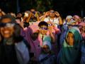 इंडोनेशियात दिसलं पूर्ण सूर्यग्रहण - Marathi News | Full solar eclipse that appeared in Indonesia | Latest international News at Lokmat.com