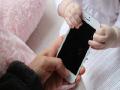 आयफोन विकत घेण्यासाठी 18 दिवसाच्या मुलीला विकले - Marathi News | Sell ​​an 18-day-old daughter to buy an iPhone | Latest international News at Lokmat.com