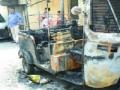 कल्याणमध्ये मोटार, रिक्षा जाळली - Marathi News | Motor and rickshaw fire in Kalyan | Latest thane News at Lokmat.com