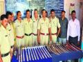 धारदार शस्त्रांचा मोठा साठा जप्त! - Marathi News | Large arms and ammunition seized! | Latest akola News at Lokmat.com