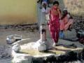 देऊळवाडा गावात पाण्यासाठी हाहाकार - Marathi News | Woe for water in village Deolwada | Latest chandrapur News at Lokmat.com